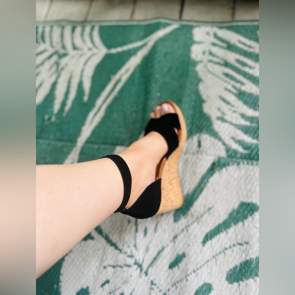 New Crown Vintage Women’s Black Leather Platform Sandals - Picture 8 of 8